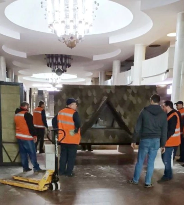 Новорічну ялинку у метро Харкова розібрали: фото Новорічну ялинку у метро Харкова розібрали: фото
