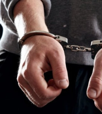 В Харькове мужчина пытался убить женщину и ребенка В Харькове мужчина пытался убить женщину и ребенка