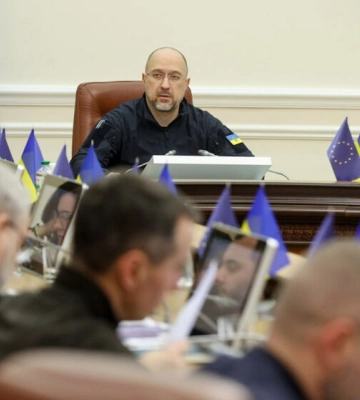 Шмыгаль ожидает, что Киев сможет добиться "существенного скачка вперед" на саммите Украина – ЕС Шмыгаль ожидает, что Киев сможет добиться "существенного скачка вперед" на саммите Украина – ЕС
