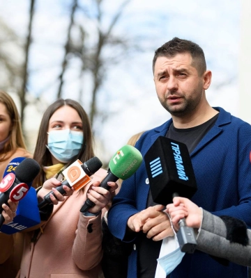 "Слуга народу" хвилюється, що корупція може зірвати роботу Міністерства оборони "Слуга народу" хвилюється, що корупція може зірвати роботу Міністерства оборони