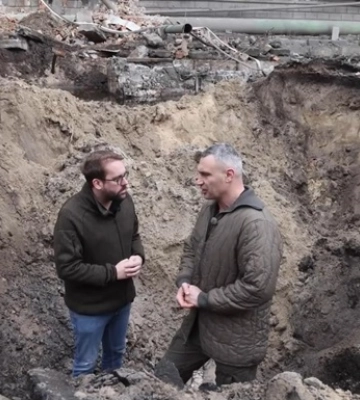 Кличко дав інтерв'ю з вирви від ракети Кинджал Кличко дав інтерв'ю з вирви від ракети Кинджал