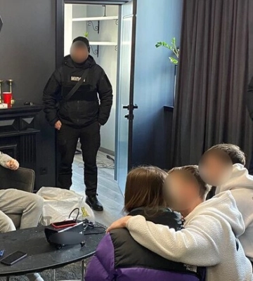 Адвокату организаторов "пьяных вечеринок" тоже вручили повестку Адвокату организаторов "пьяных вечеринок" тоже вручили повестку