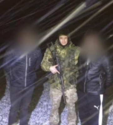 На Закарпатті затримали п'ятьох чоловіків за підозрою у спробі незаконного перетину кордону На Закарпатті затримали п'ятьох чоловіків за підозрою у спробі незаконного перетину кордону