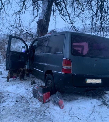 На Дніпропетровщині сталася ДТП: рятувальники діставали водія з понівеченої автівки На Дніпропетровщині сталася ДТП: рятувальники діставали водія з понівеченої автівки