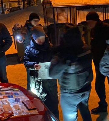 Пасажирці маршрутки у Львові зателефонував поліціянт і повідомив, що у неї вкрали гаманець Пасажирці маршрутки у Львові зателефонував поліціянт і повідомив, що у неї вкрали гаманець