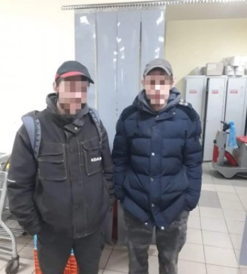 «Тривожна кнопка» від поліції охорони Закарпаття уже вкотре допомогла спіймати ймовірних злодіїв «Тривожна кнопка» від поліції охорони Закарпаття уже вкотре допомогла спіймати ймовірних злодіїв