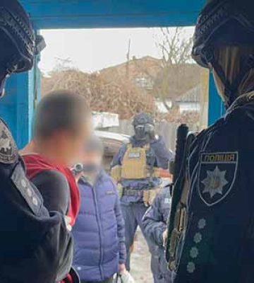 На Полтавщині взяли під варту наркоторгівця: поліція вилучила канабісу на понад півмільйона гривень (ВІДЕО) На Полтавщині взяли під варту наркоторгівця: поліція вилучила канабісу на понад півмільйона гривень (ВІДЕО)