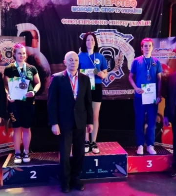 Рівненська патрульна - чемпіонка України з гирьового спорту Рівненська патрульна - чемпіонка України з гирьового спорту