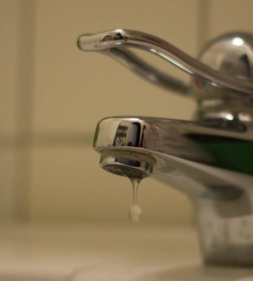У Криму майже 1400 будинків залишилися без води через «аварію на магістральному водопроводі» У Криму майже 1400 будинків залишилися без води через «аварію на магістральному водопроводі»