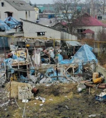 Удар ракетой Х-22 по Песочину: поселковый голова показал разрушения (фото) Удар ракетой Х-22 по Песочину: поселковый голова показал разрушения (фото)