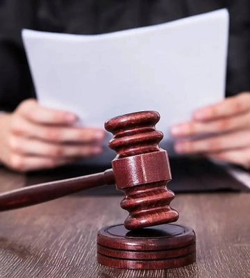 Ще двох колаборантів зі Снігурівки суд покарав десятирічною забороню на роботу в органах влади Ще двох колаборантів зі Снігурівки суд покарав десятирічною забороню на роботу в органах влади