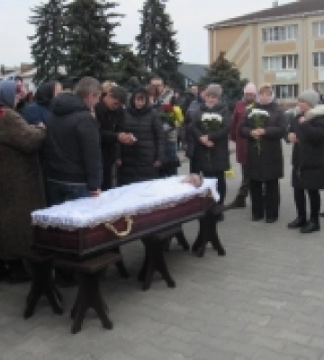 У Корці попрощалися із загиблим воїном Євгеном Горетим У Корці попрощалися із загиблим воїном Євгеном Горетим