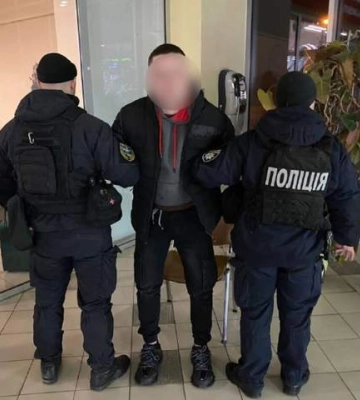 В Броварах молодой человек пытался изнасиловать женщину в туалете: его задержали посетители ТЦ В Броварах молодой человек пытался изнасиловать женщину в туалете: его задержали посетители ТЦ
