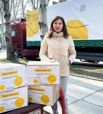 Фонд Ахметова відправив гумодопомогу переселенцям до Світловодська Фонд Ахметова відправив гумодопомогу переселенцям до Світловодська
