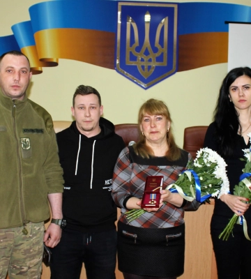 Загиблого захисника з Рівненщини Максима Гнатюка посмертно відзначили орденом «За мужність» ІІІ ступеня Загиблого захисника з Рівненщини Максима Гнатюка посмертно відзначили орденом «За мужність» ІІІ ступеня