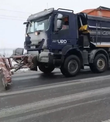 Знеструмлені домівки та ожеледиця на дорогах: на Рівненщину повернулася зима (ВІДЕО) Знеструмлені домівки та ожеледиця на дорогах: на Рівненщину повернулася зима (ВІДЕО)