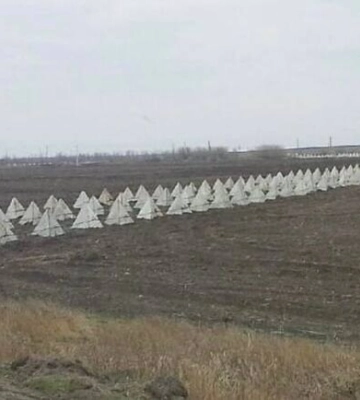Оккупанты вырыли окопы и поставили "зубы дракона" от Мариуполя до Бердянска Оккупанты вырыли окопы и поставили "зубы дракона" от Мариуполя до Бердянска
