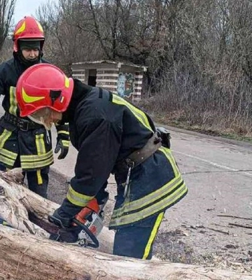 Штормовой ветер и снег с дождем вызвали значительные перебои со светом в половине регионов Украины Штормовой ветер и снег с дождем вызвали значительные перебои со светом в половине регионов Украины