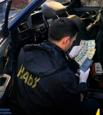 Правоохоронці Житомирщини викрили суддю та адвоката з Рівенщини в отриманні неправомірної вигоди Правоохоронці Житомирщини викрили суддю та адвоката з Рівенщини в отриманні неправомірної вигоди
