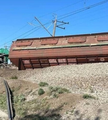 Подрыв железнодорожного пути в Крыму: появилось фото и видео с места происшествия Подрыв железнодорожного пути в Крыму: появилось фото и видео с места происшествия