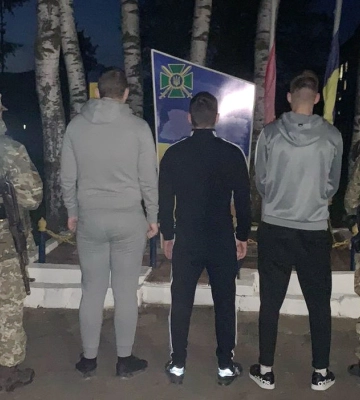 Прикордонники затримали трьох прикарпатців, які хотіли втекти в Угорщину Прикордонники затримали трьох прикарпатців, які хотіли втекти в Угорщину