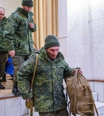 Почти 40 вооруженных зэков сбежали из отряда "Шторм Z" в Лисичанске: их уже ищут в РФ Почти 40 вооруженных зэков сбежали из отряда "Шторм Z" в Лисичанске: их уже ищут в РФ
