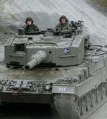 В Скадовск начали звонить и бронировать отели и парковки для танков Leopard – видео В Скадовск начали звонить и бронировать отели и парковки для танков Leopard – видео
