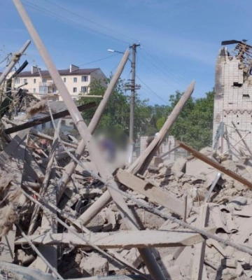 Окупанти вдарили по Бериславськму району Херсонщини керованими авіабомбами, під завалами загинула жінка Окупанти вдарили по Бериславськму району Херсонщини керованими авіабомбами, під завалами загинула жінка