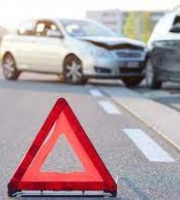 У промисловому районі Запоріжжя легковик влетів у зупинку: водія затисло конструкціями У промисловому районі Запоріжжя легковик влетів у зупинку: водія затисло конструкціями