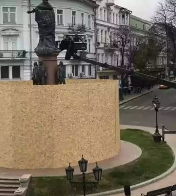 Одеська міськрада дозволила знести пам’ятники Катерині ІІ та Суворову Одеська міськрада дозволила знести пам’ятники Катерині ІІ та Суворову
