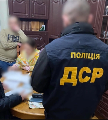 Чиновница Черновицкой ОВА помогала мужчинам бежать за границу: в ОГП сообщили о подозрении Чиновница Черновицкой ОВА помогала мужчинам бежать за границу: в ОГП сообщили о подозрении