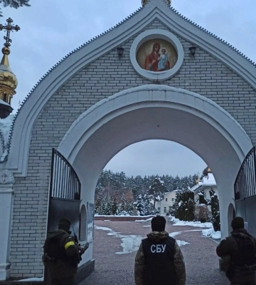 Методички Кремля и нацистская символика. СБУ показала результаты обысков епархий УПЦ МП в трех областях Методички Кремля и нацистская символика. СБУ показала результаты обысков епархий УПЦ МП в трех областях