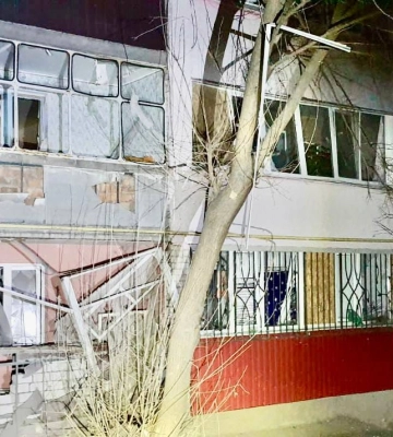 Окупанти вночі били по Дніпропетровщині, пошкоджено багатоповерхівки та приватні будинки Окупанти вночі били по Дніпропетровщині, пошкоджено багатоповерхівки та приватні будинки