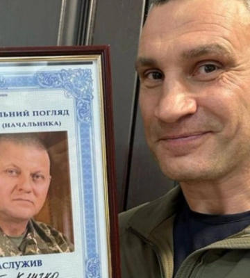 Віталій Кличко отримав подарунок від Валерія Залужного: ним став заохочувальний погляд, фото Віталій Кличко отримав подарунок від Валерія Залужного: ним став заохочувальний погляд, фото
