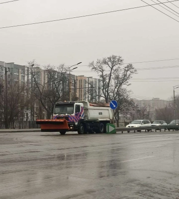 Техніка працюватиме доти, поки не поборемо ожеледицю»: комунальники про ситуацію у Дніпрі Техніка працюватиме доти, поки не поборемо ожеледицю»: комунальники про ситуацію у Дніпрі