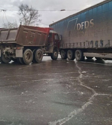 Рашисти знищили в Маріуполі комунальну техніку — у місті транспортний колапс Рашисти знищили в Маріуполі комунальну техніку — у місті транспортний колапс