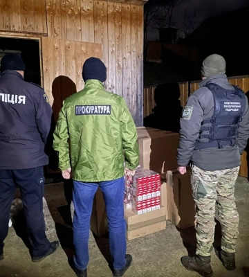 Прикордонники Чернівців виявили контрабадних сигарет на 2,5 млн грн (ВІДЕО) Прикордонники Чернівців виявили контрабадних сигарет на 2,5 млн грн (ВІДЕО)