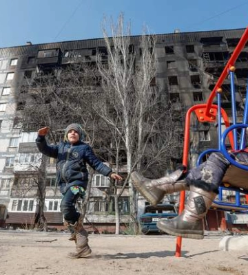 "Як вижити, коли тебе вбивають": в Україні знімають 2 нових документальних фільми про окупацію "Як вижити, коли тебе вбивають": в Україні знімають 2 нових документальних фільми про окупацію
