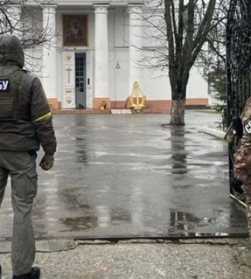 Підозрілі особи, зброя і російські агітки: що виявила СБУ на об'єктах УПЦ МП Підозрілі особи, зброя і російські агітки: що виявила СБУ на об'єктах УПЦ МП