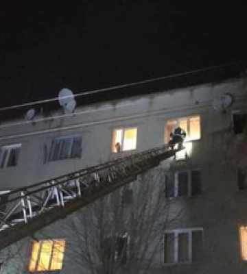 Півторарічна дитина залишилася сама: у Нововолинську випадково зачинилися двері (фото) Півторарічна дитина залишилася сама: у Нововолинську випадково зачинилися двері (фото)