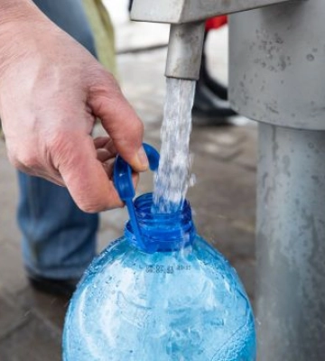 Россияне заставляют жителей Мариуполя работать за воду – мэр