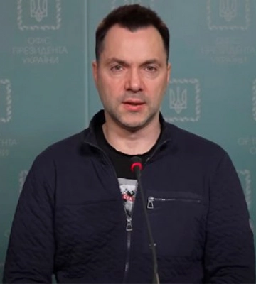 Отримав $10 тис. і здався у полон: Арестович розповів, як окупант пригнав ЗСУ танк