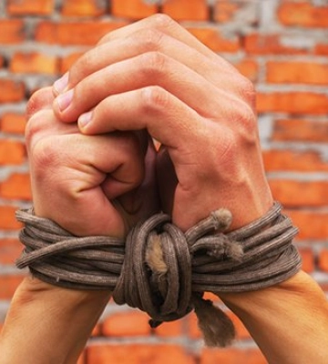 Бив, катував та імітував страту місцевого населення на Київщині. Командира бойової машини РФ судитимуть за порушення законів&amp;hellip;