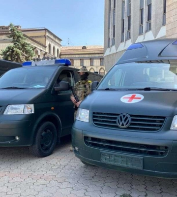 Ще 19 позашляховиків та «швидких» передав Дніпро на фронт: про чергову партію домовляються - Філатов