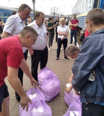 Ракетный удар по Львовщине: в &quot;Укрзализнице&quot; рассказали, как ликвидировали последствия и кормили пассажиров 