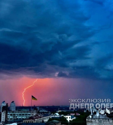 На Днепр и область надвигается гроза с градом