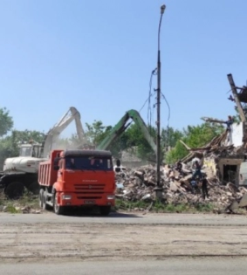 В Мариуполе достали шесть тел из-под завалов дома, расстрелянного российским танком