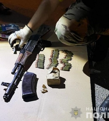 Трое полицейских ранены при задержании торговца оружием в Одессе: стали известны подробности ЧП