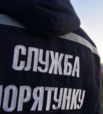 В Кривом Роге из водоема достали утопленника с камнем на груди: фото 18+