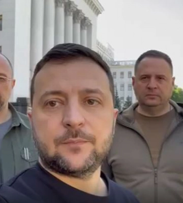 &quot;Президент здесь, премьер здесь&quot;: Зеленский записал видео до 100-го дня войны